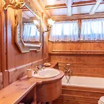 Casa Cirmoli, Confortevole Mansarda Con Balcone Panoramico Daire Cortina dʼAmpezzo