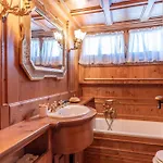 Daire Casa Cirmoli, Confortevole Mansarda Con Balcone Panoramico Cortina dʼAmpezzo