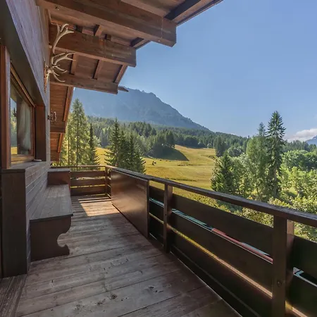 Casa Cirmoli, Confortevole Mansarda Con Balcone Panoramico Daire Cortina dʼAmpezzo